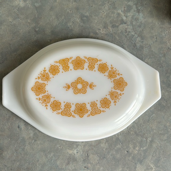 Pyrex Other - Pyrex butterfly 043 casserole lid only